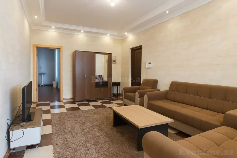 3 otaqlı Mənzil 110 m² 8 Noyabr m. Kirayə verilir