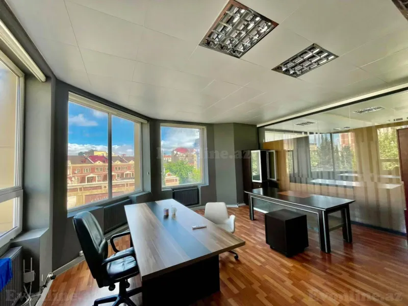 4 otaqlı Ofis 80 m² Gənclik m. Kirayə verilir