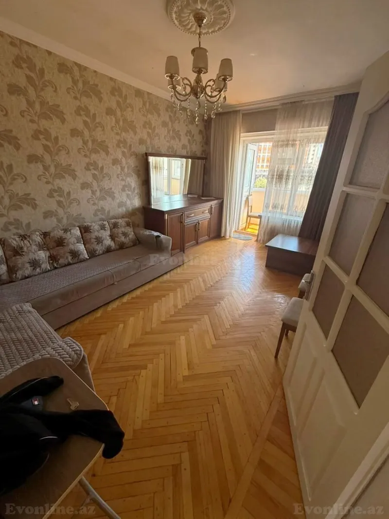 Kirayə verilir 3 otaqlı Mənzil Köhnə tikili 70 m² Elmlər Akademiyası m.