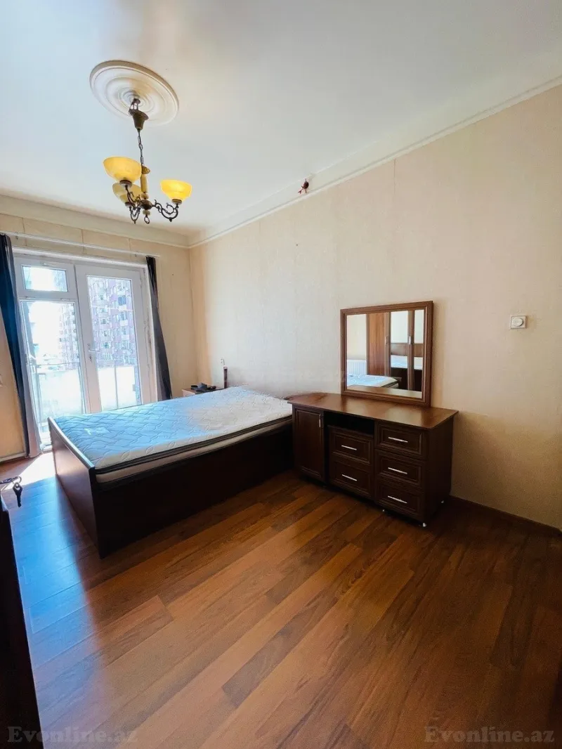 Kirayə verilir 4 otaqlı Mənzil Köhnə tikili 11 m² İnşaatçılar m. - şəkil 4