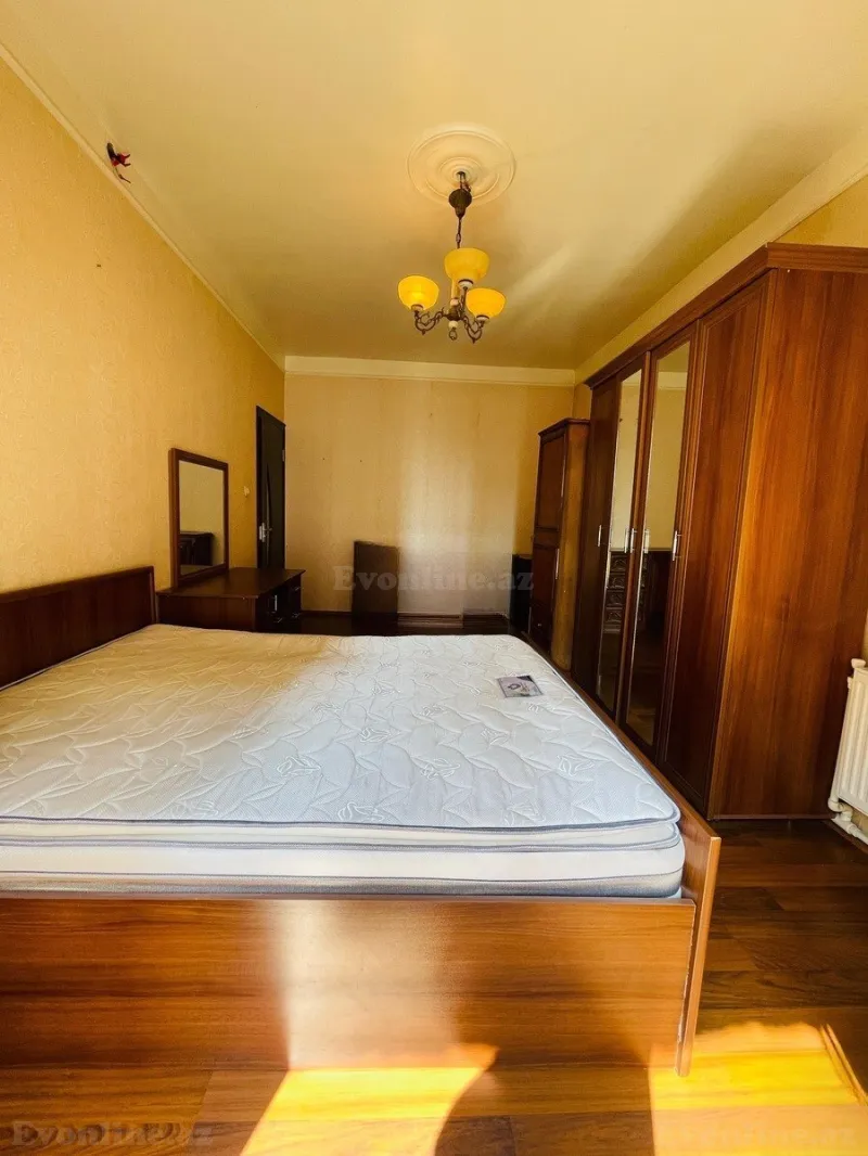 Kirayə verilir 4 otaqlı Mənzil Köhnə tikili 11 m² İnşaatçılar m. - şəkil 8