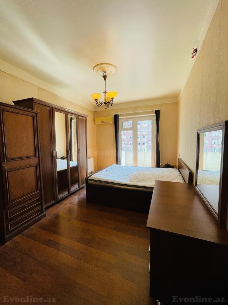 Kirayə verilir 4 otaqlı Mənzil Köhnə tikili 11 m² İnşaatçılar m. - şəkil 9