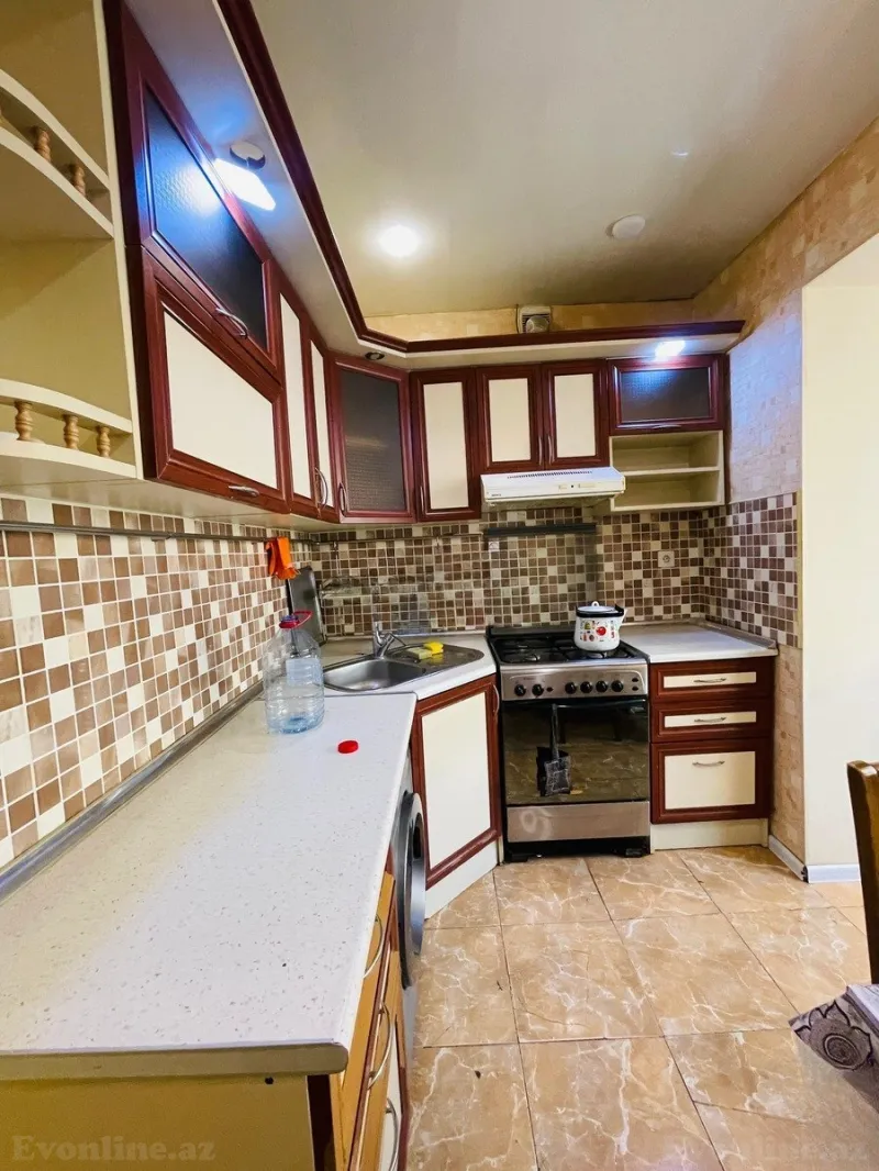 Kirayə verilir 4 otaqlı Mənzil Köhnə tikili 11 m² İnşaatçılar m. - şəkil 13