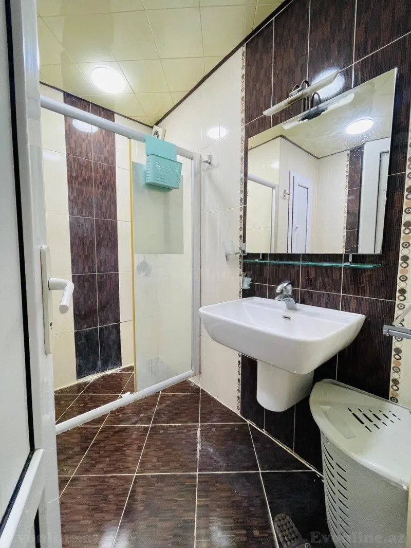 Kirayə verilir 4 otaqlı Mənzil Köhnə tikili 11 m² İnşaatçılar m. - şəkil 16