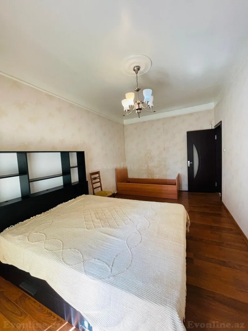 Kirayə verilir 4 otaqlı Mənzil Köhnə tikili 11 m² İnşaatçılar m. - şəkil 25
