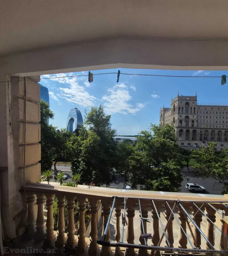 3 otaqlı Mənzil 105 m² Sahil m. Kirayə verilir