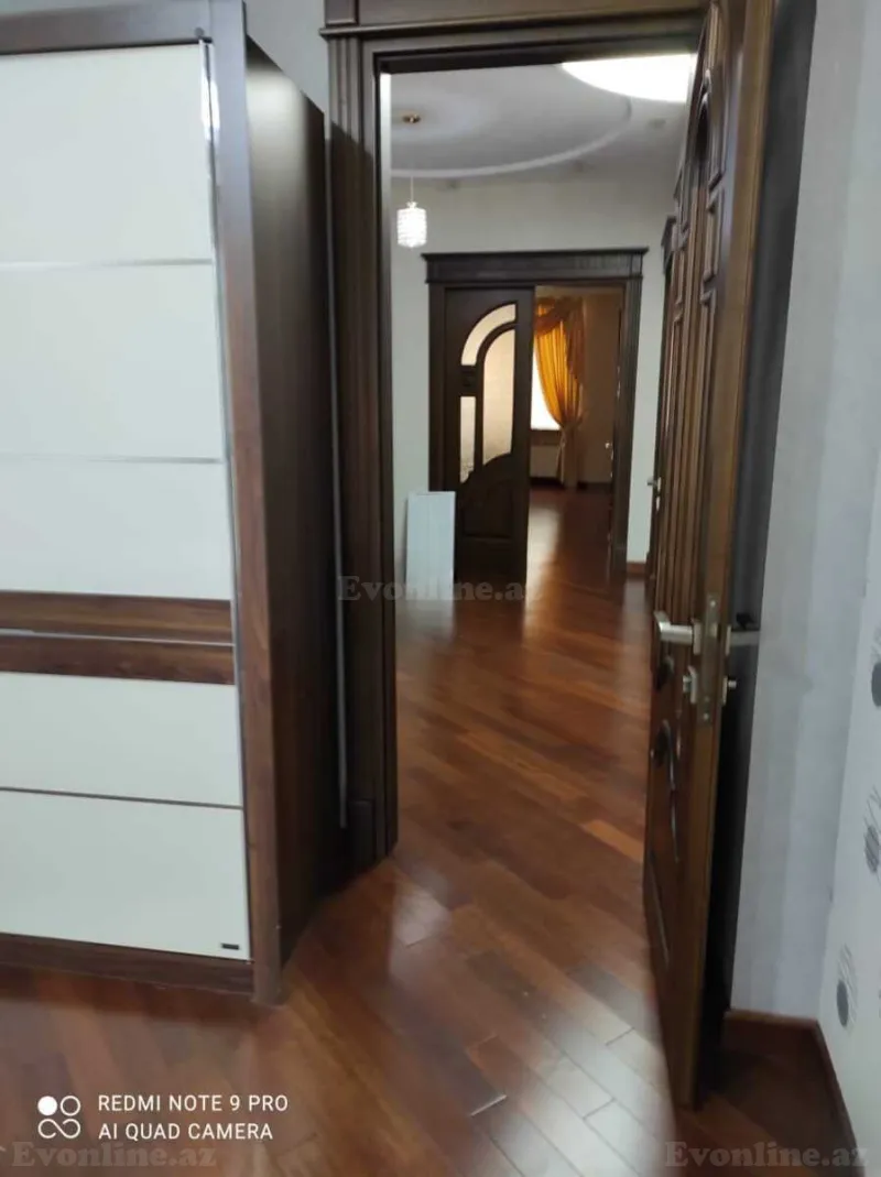 Kirayə verilir 3 otaqlı Mənzil Yeni tikili 130 m² İnşaatçılar m. - şəkil 15