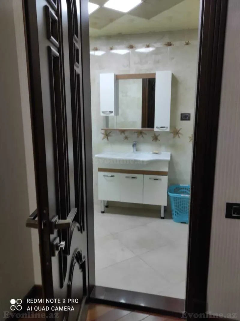 Kirayə verilir 3 otaqlı Mənzil Yeni tikili 130 m² İnşaatçılar m. - şəkil 22