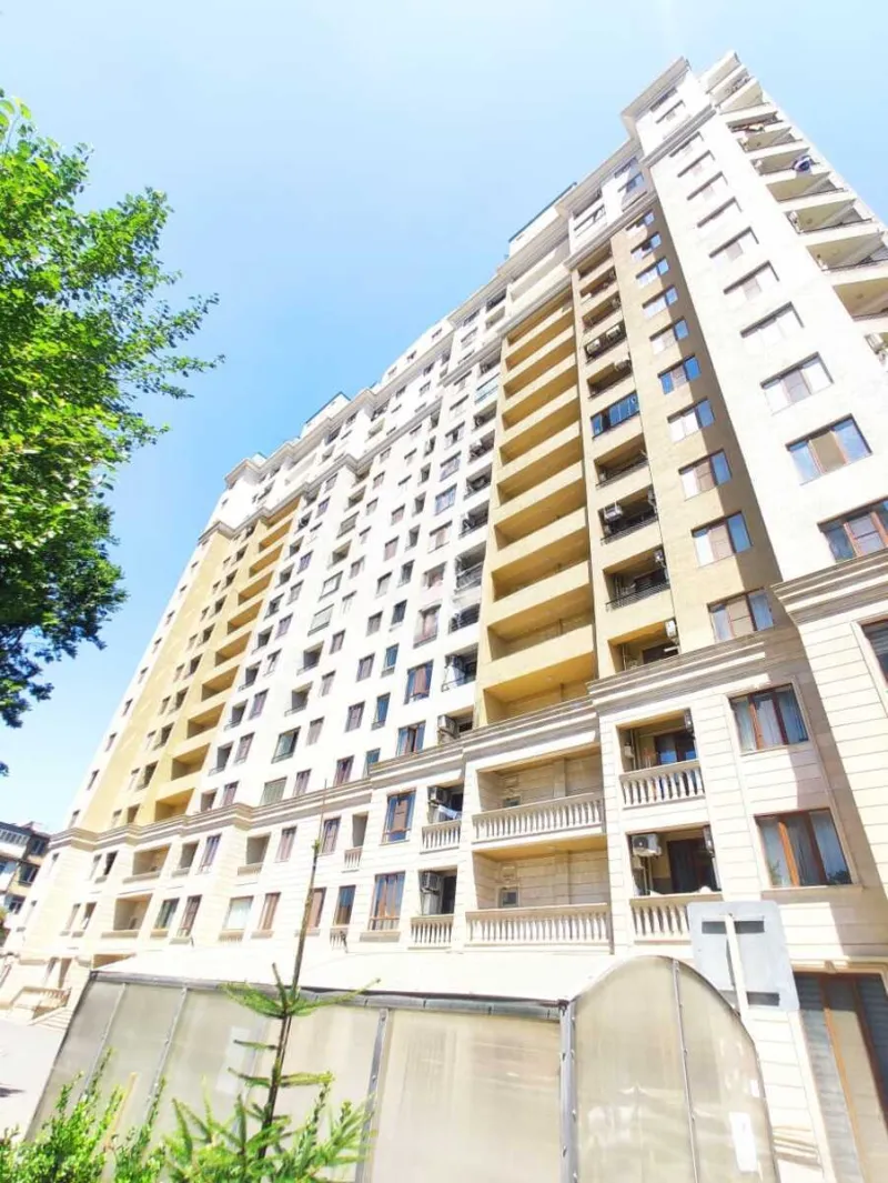 Bakı, Yasamal r., İnşaatçılar m.da 2 otaqlı mənzil satılır