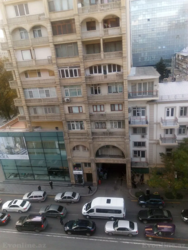 3 otaqlı Mənzil 90 m² Səbail r. Kirayə verilir