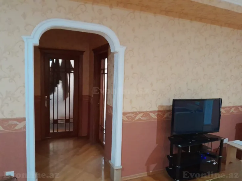3 otaqlı Mənzil 102 m² İnşaatçılar m. Kirayə verilir