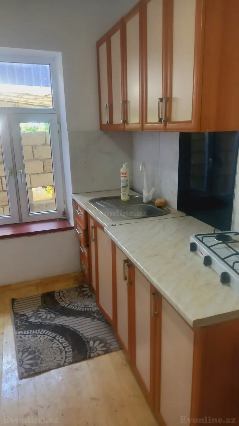 Kirayə verilir 2 otaqlı Həyət evi 70 m² Xocəsən m. - şəkil 2