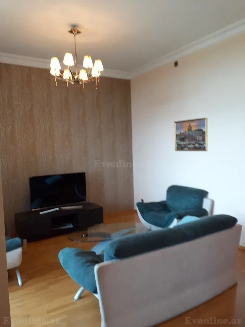 Bakı, Səbail r., Sahil m.da 4 otaqlı mənzil kirayə verilir