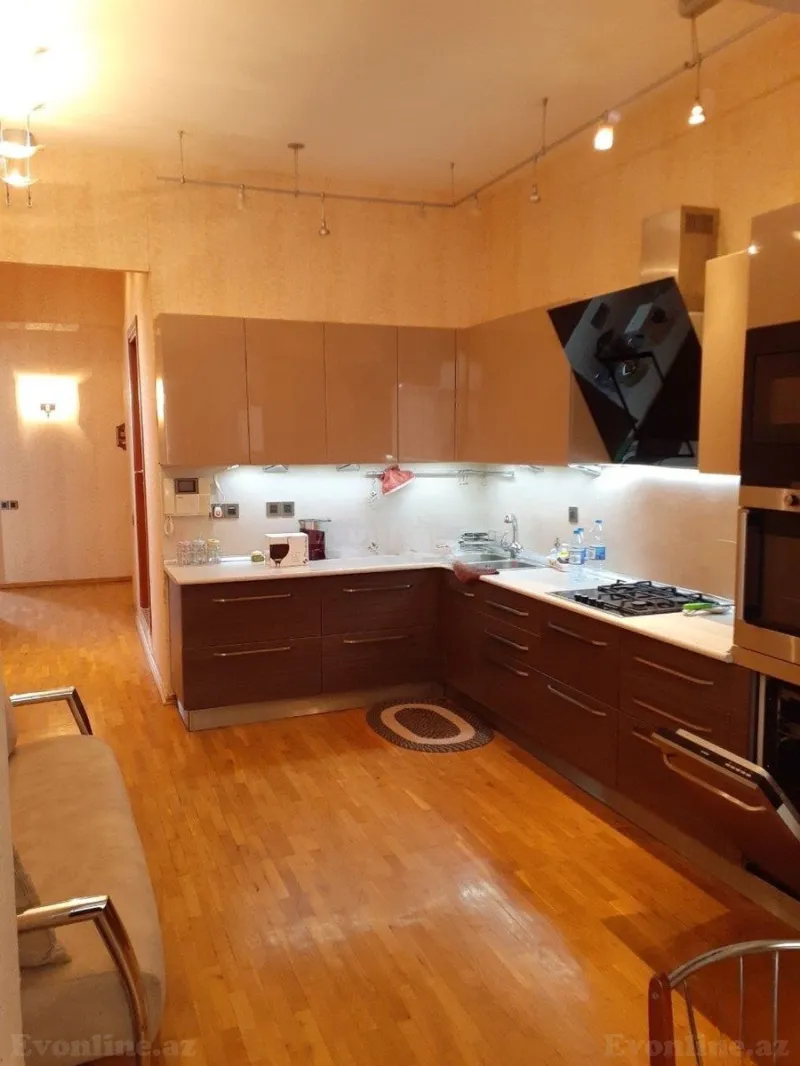 Kirayə verilir 4 otaqlı Mənzil Köhnə tikili 120 m² Sahil m. - şəkil 8