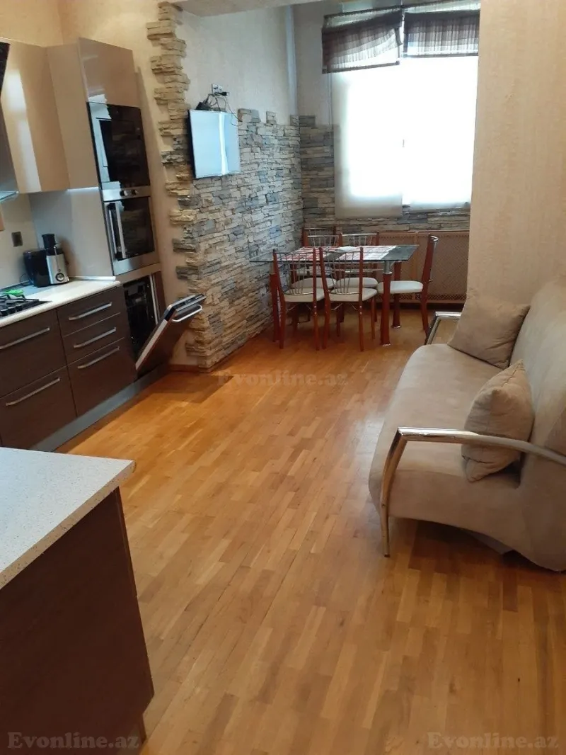 Kirayə verilir 4 otaqlı Mənzil Köhnə tikili 120 m² Sahil m. - şəkil 9