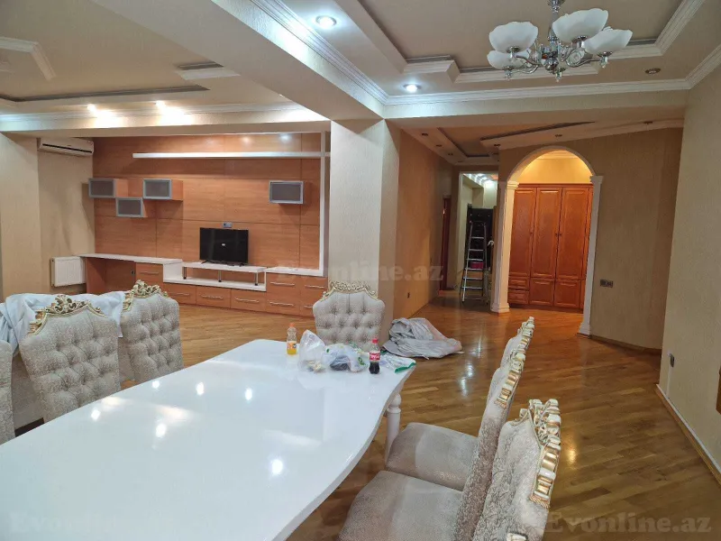 4 otaqlı Mənzil 250 m² 28 May m. Kirayə verilir