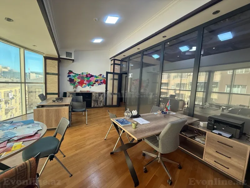 Kirayə verilir Ofis 40 m² Elmlər Akademiyası m.