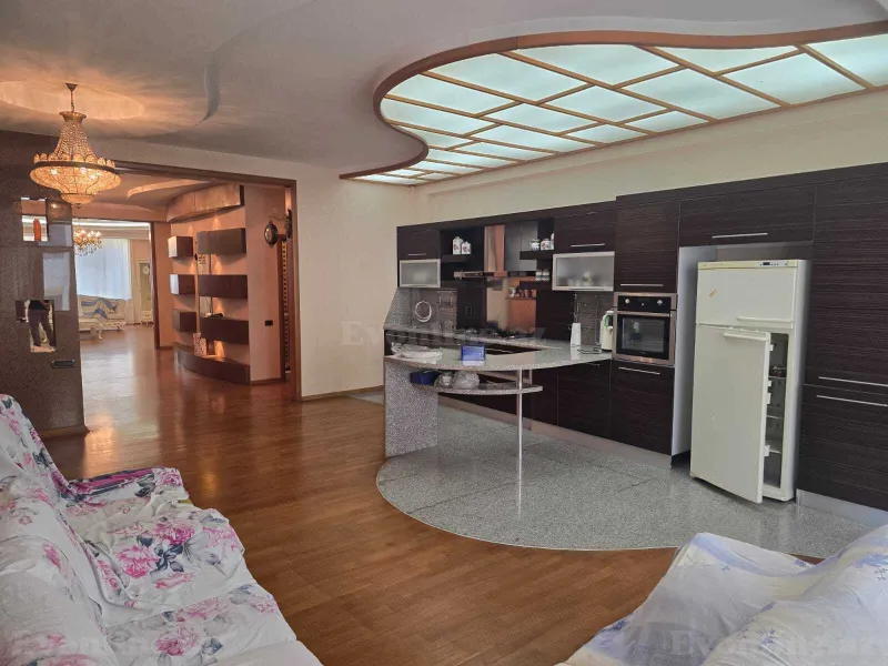Satılır 5 otaqlı Mənzil Yeni tikili 298 m² 28 May m. - şəkil 5