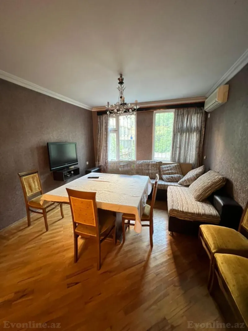 Satılır 3 otaqlı Mənzil Köhnə tikili 100 m² Gənclik m.