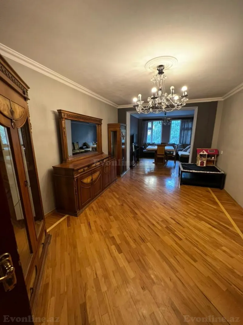 Satılır 3 otaqlı Mənzil Köhnə tikili 100 m² Gənclik m. - şəkil 2
