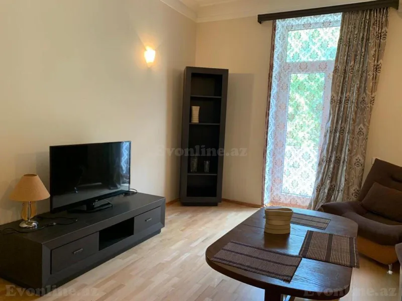 Bakı, Səbail r.da 2 otaqlı mənzil kirayə verilir
