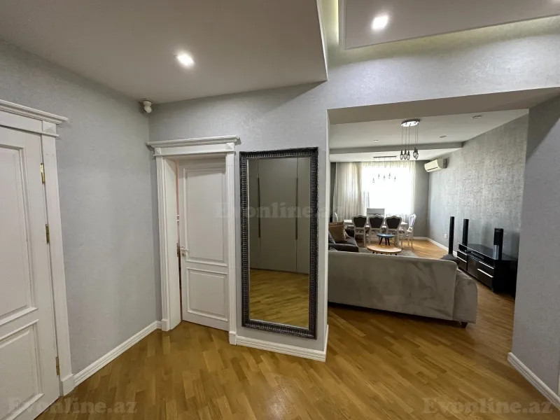 3 otaqlı Mənzil 95 m² Neftçilər m. Kirayə verilir