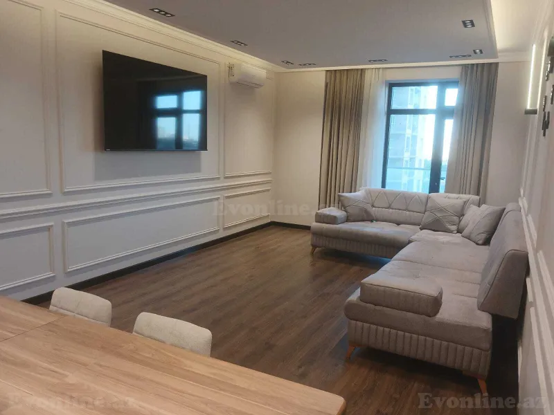 3 otaqlı Mənzil 130 m² 8 Noyabr m. Kirayə verilir