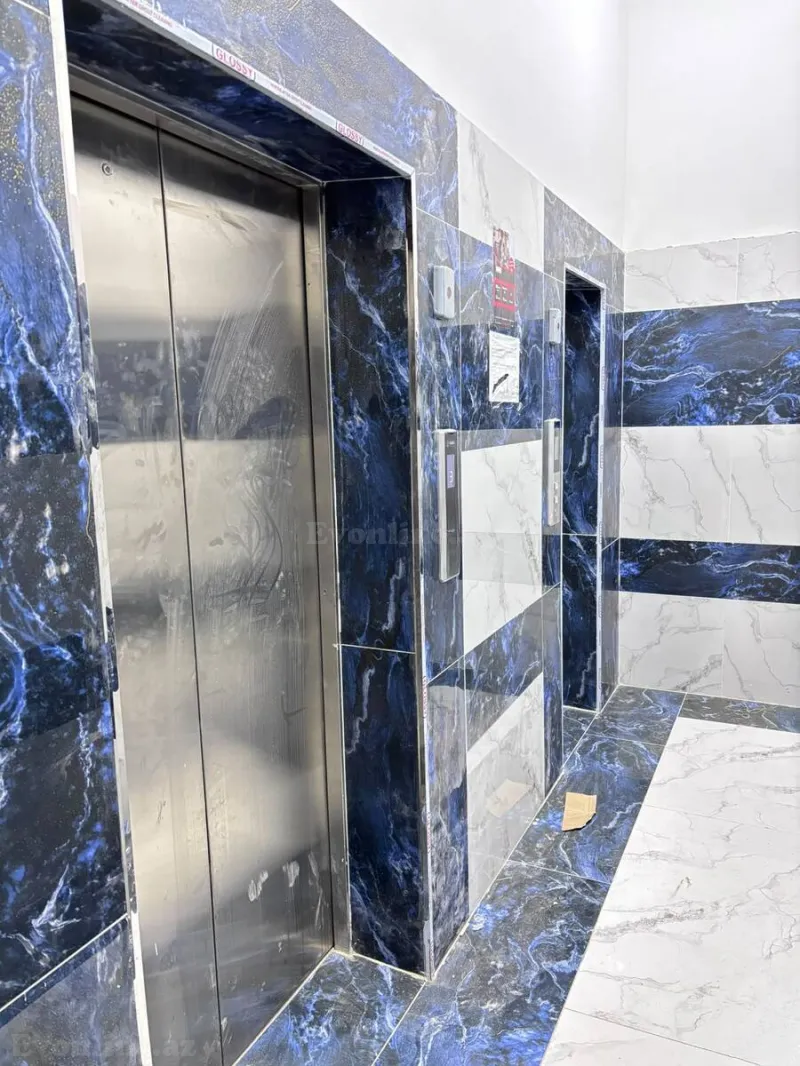 Satılır 4 otaqlı Mənzil Yeni tikili 110 m² Neftçilər m. - şəkil 9