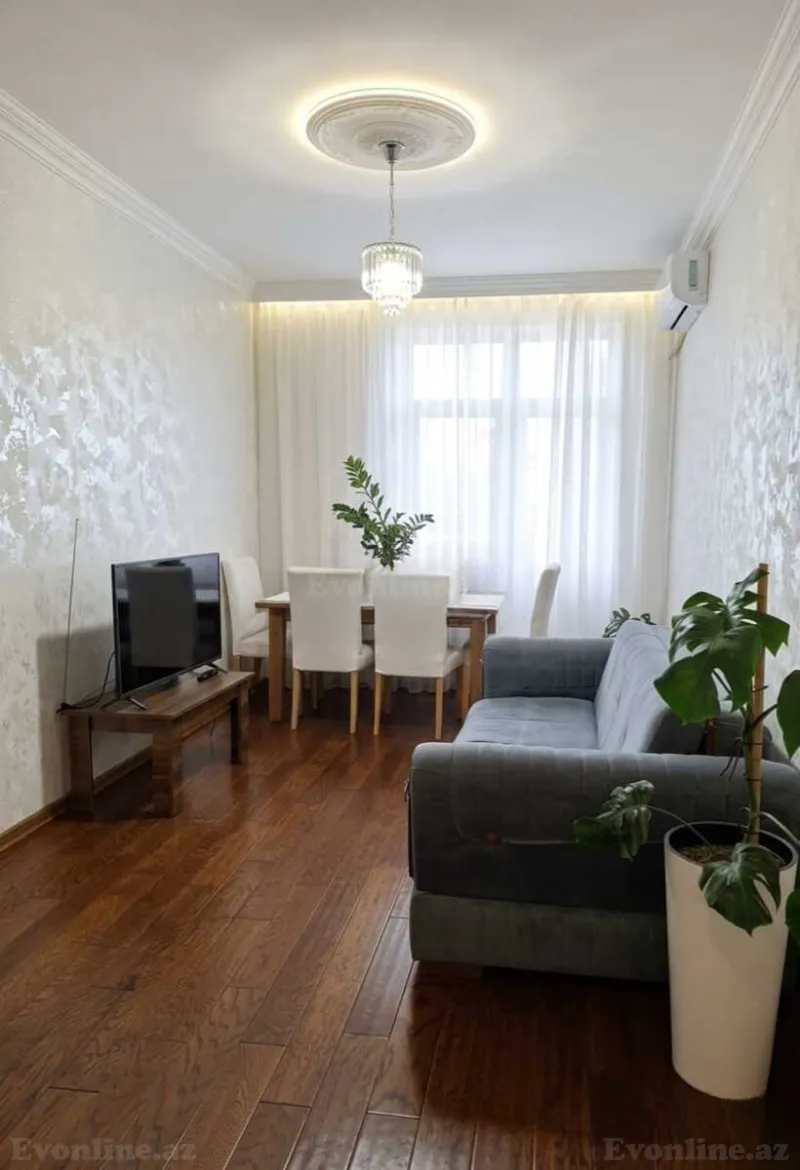 2 otaqlı Mənzil 80 m² İnşaatçılar m. Satılır