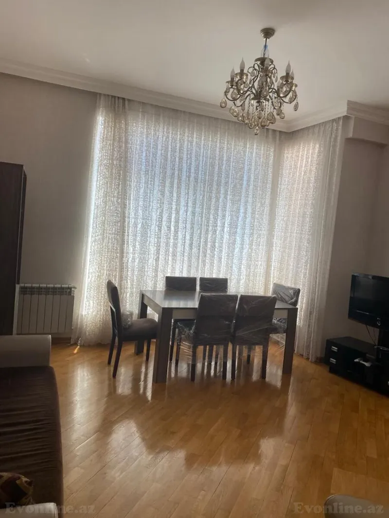 3 otaqlı Mənzil 86 m² Elmlər Akademiyası m. Kirayə verilir