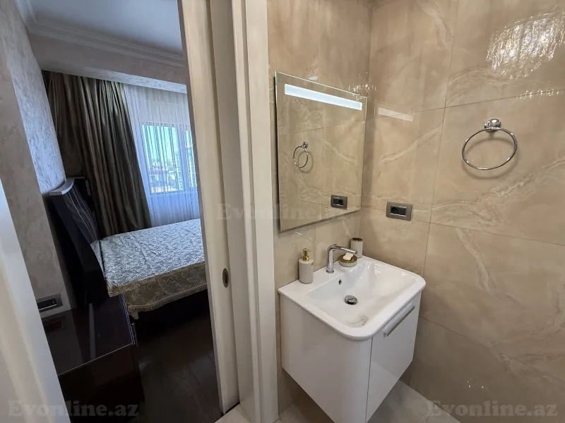 Kirayə verilir 3 otaqlı Mənzil Yeni tikili 165 m² Nərimanov r. - şəkil 13