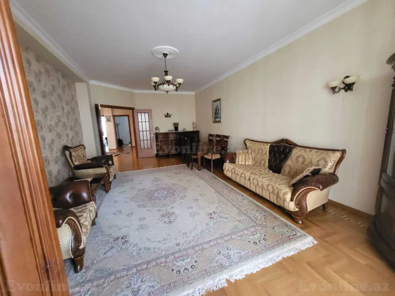 3 otaqlı Mənzil 140 m² Nizami m. Kirayə verilir