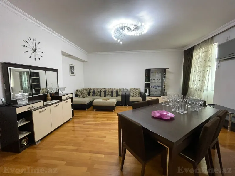 3 otaqlı Mənzil 120 m² İnşaatçılar m. Kirayə verilir