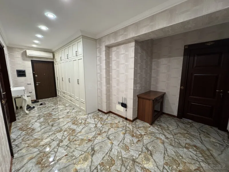 Kirayə verilir 3 otaqlı Mənzil Yeni tikili 141 m² Xətai r. - şəkil 10