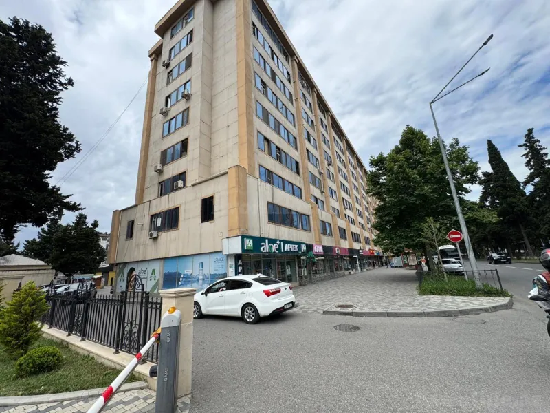 Satılır 4 otaqlı Mənzil Köhnə tikili 100 m² Bakıxanov