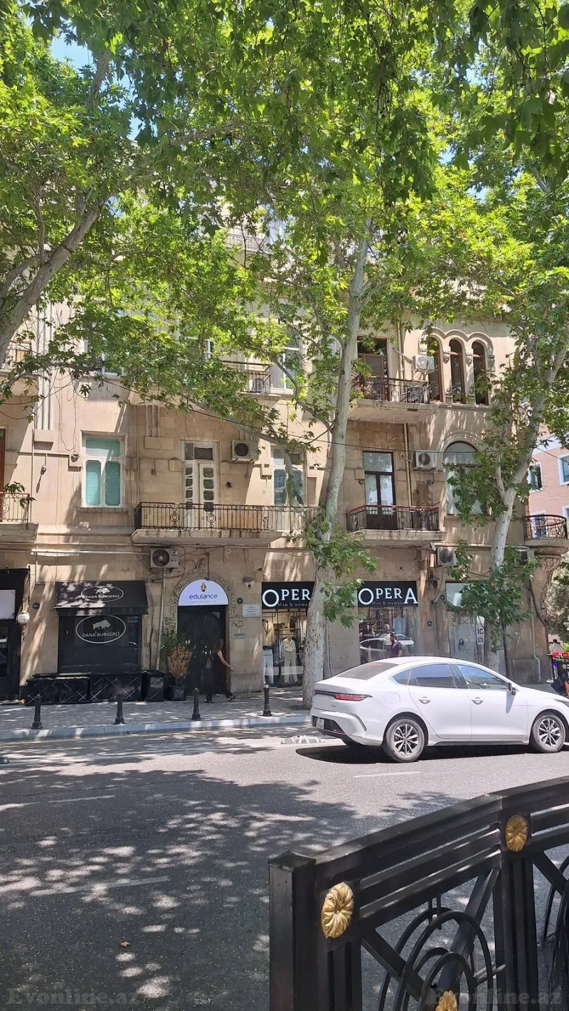 4 otaqlı Mənzil 125 m² Sahil m. Satılır