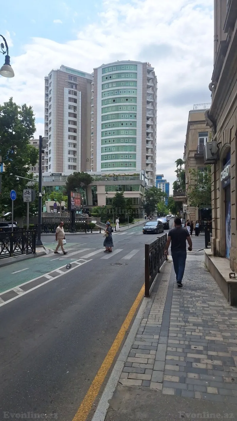 Satılır 4 otaqlı Mənzil Köhnə tikili 125 m² Sahil m. - şəkil 2