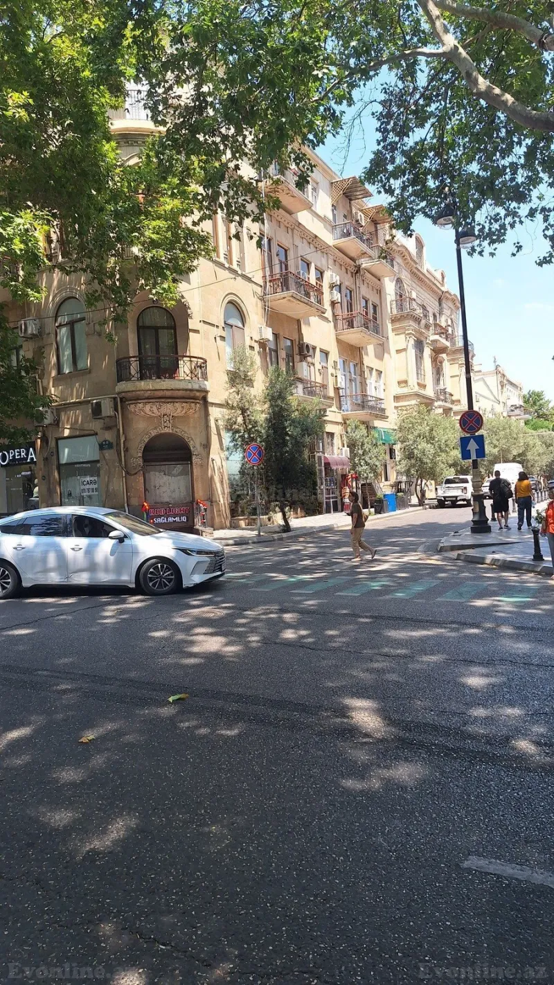 Satılır 4 otaqlı Mənzil Köhnə tikili 125 m² Sahil m. - şəkil 3