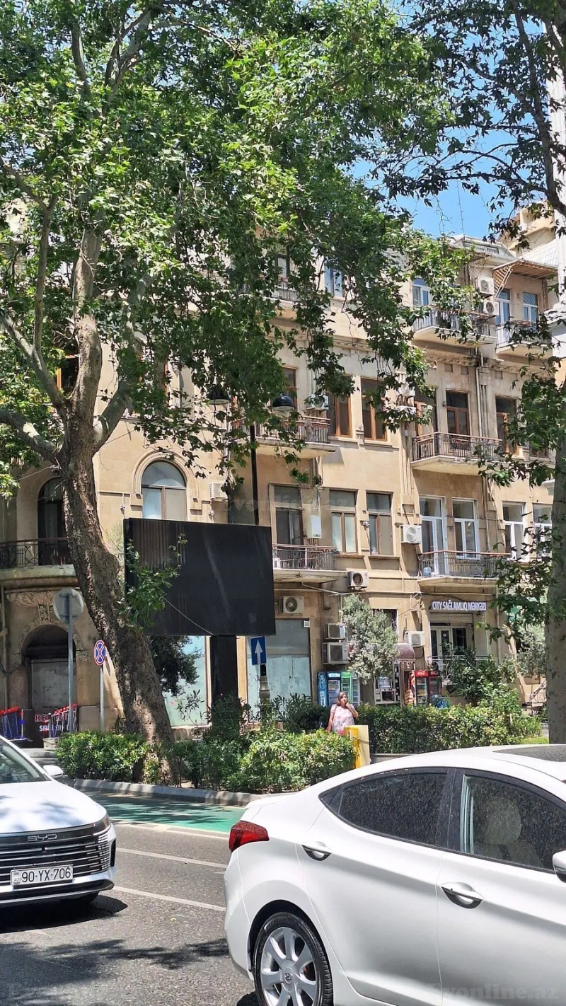 Satılır 4 otaqlı Mənzil Köhnə tikili 125 m² Sahil m. - şəkil 4