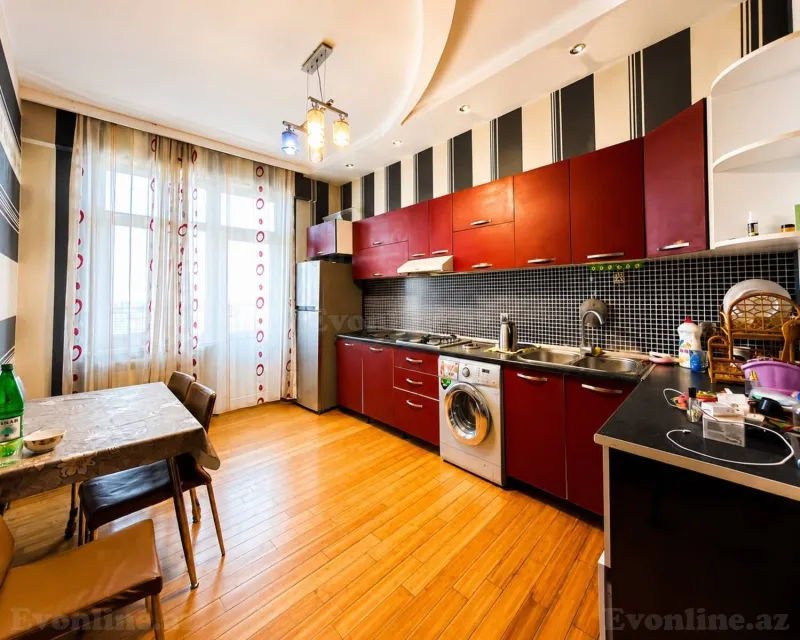 3 otaqlı Mənzil 90 m² Qara Qarayev m. Satılır