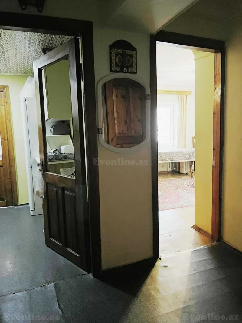 Satılır 2 otaqlı Mənzil Köhnə tikili 60 m² İnşaatçılar m. - şəkil 5