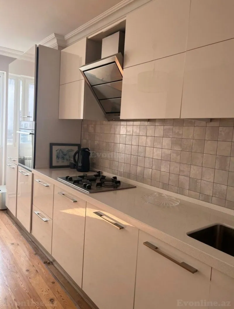 3 otaqlı Mənzil 85 m² Qara Qarayev m. Satılır