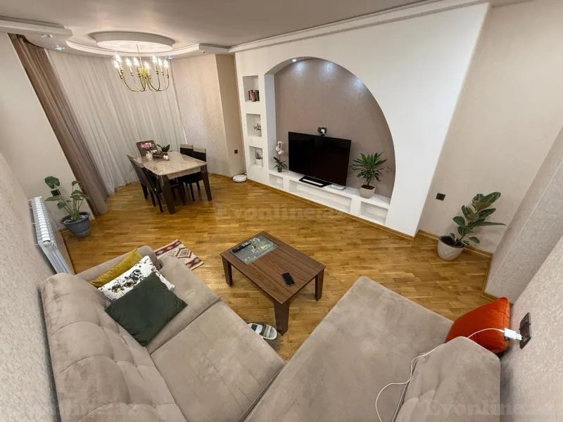 3 otaqlı Mənzil 100 m² 8 Noyabr m. Kirayə verilir