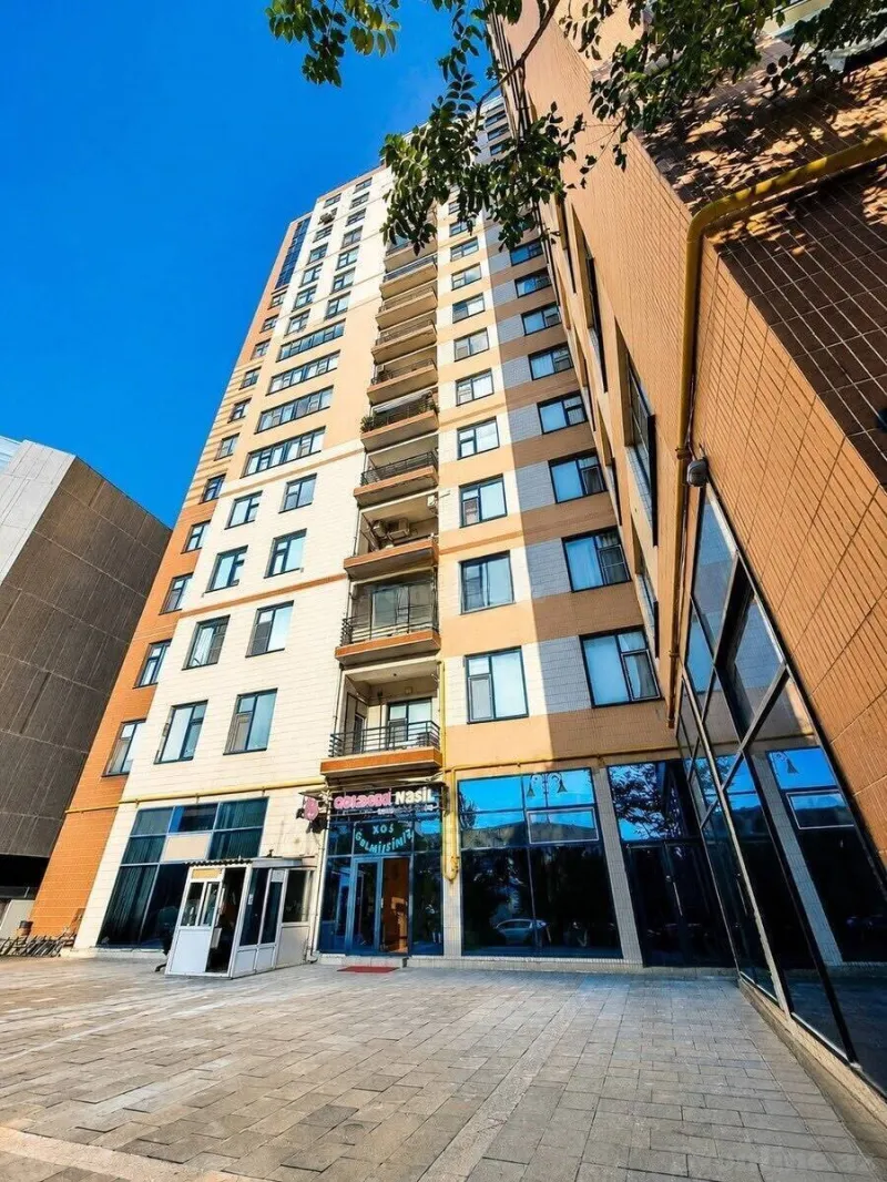 4 otaqlı Mənzil 181 m² Elmlər Akademiyası m. Satılır