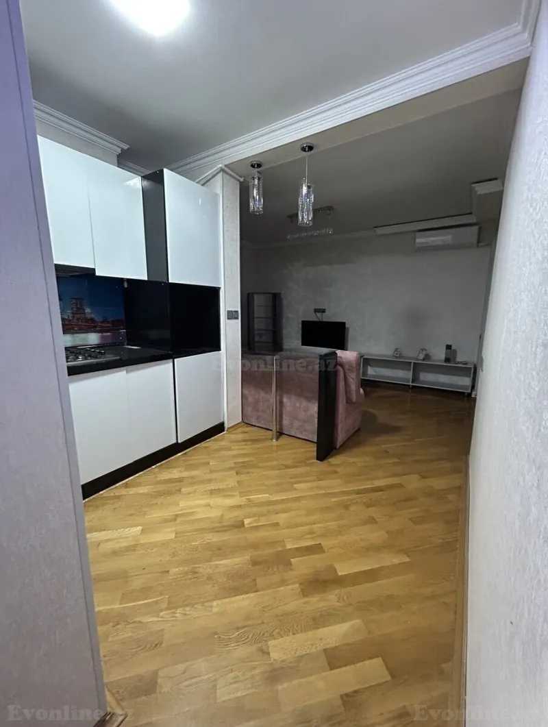 3 otaqlı Mənzil 88 m² 8 Noyabr m. Kirayə verilir