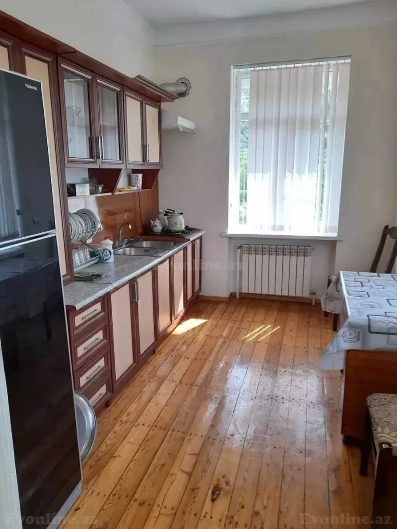 Kirayə verilir 4 otaqlı Həyət evi 200 m² Şəki - şəkil 2