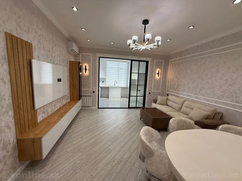 3 otaqlı Mənzil 90 m² İnşaatçılar m. Satılır