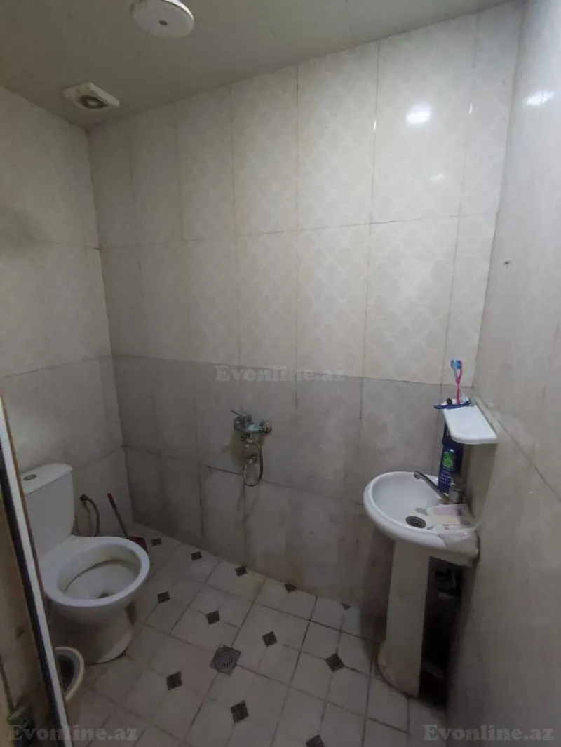 Kirayə verilir 2 otaqlı Mənzil Köhnə tikili 30 m² İnşaatçılar m. - şəkil 2