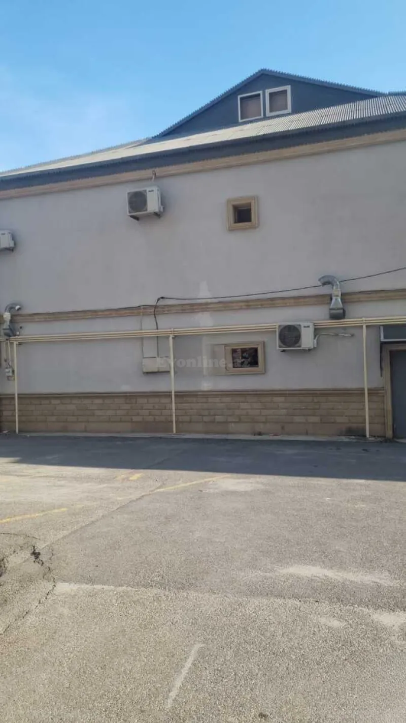 Obyekt 600 m² 9-cu mikrorayon Satılır