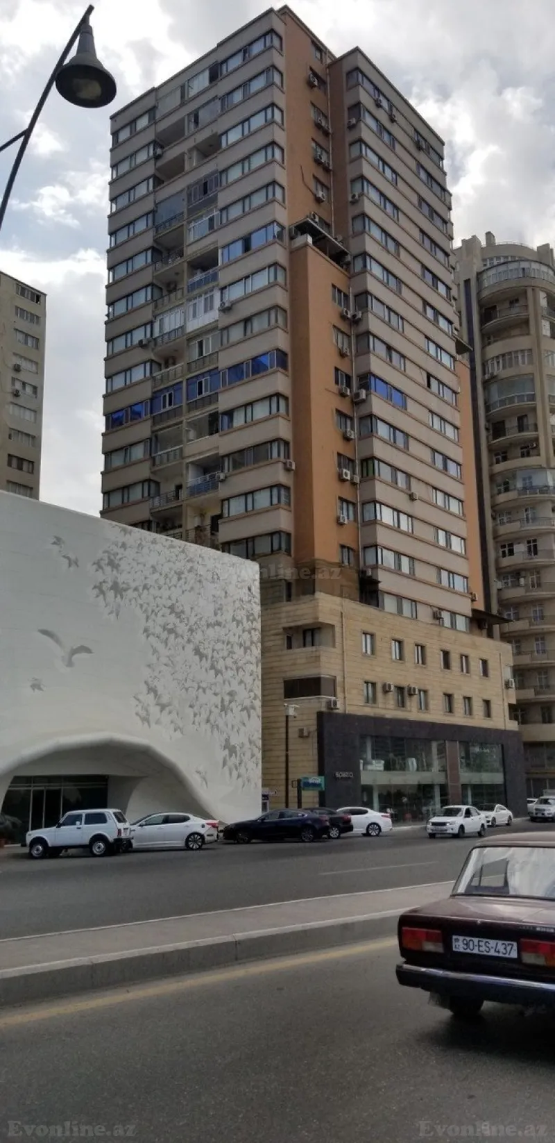 4 otaqlı Mənzil 180 m² Xətai r. Satılır